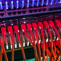 Les réseaux vous permettent de partager des données et de relier les composants de votre environnement informatique à des services. Nous vous proposons la création et/ou la mise en place de votre architecture informatique ainsi que l’analyse de votre matériel existant.